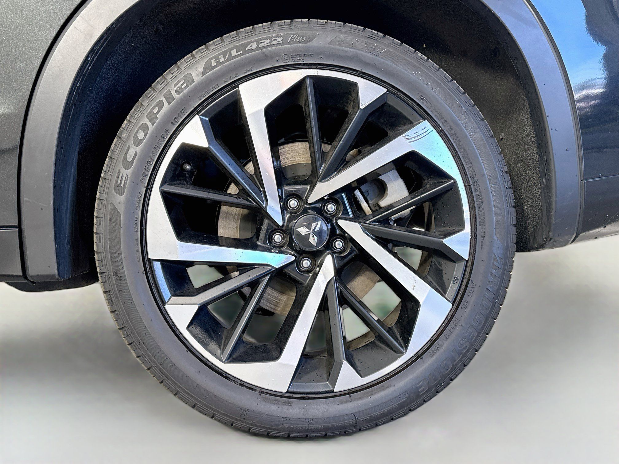 Used 2025 Mitsubishi Outlander 4WD Plug-In Hybrid image 33