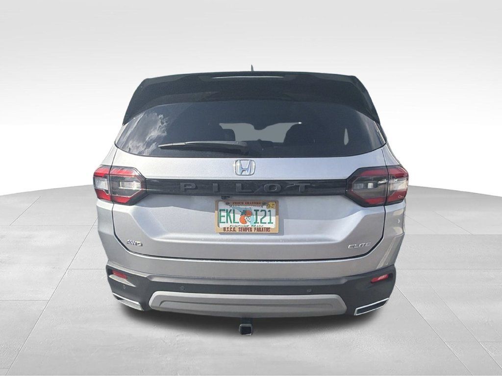 Used 2025 Honda Pilot Elite image 6
