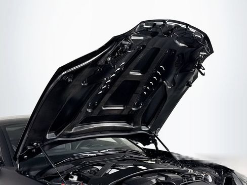 Used 2025 Aston Martin Vanquish RWD image 23