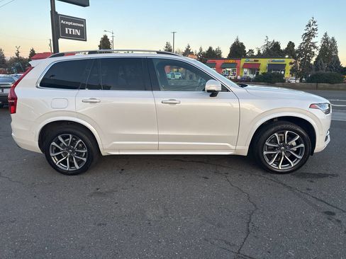 Used 2018 Volvo XC90 T6 Momentum w/ Convenience Package image 11