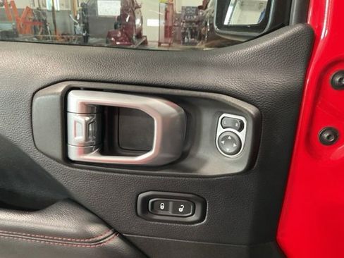 Used 2019 Jeep Wrangler Unlimited Rubicon w/ Uconnect 4C Nav & Sound Group AWD/4WD image 17