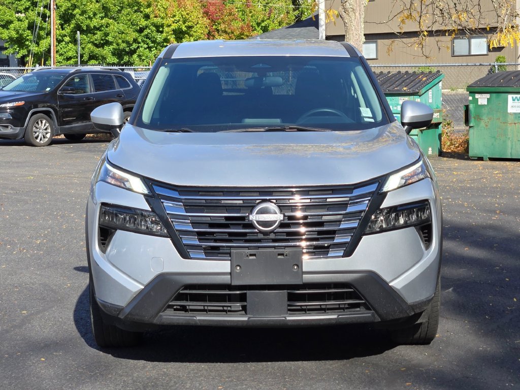 Used 2024 Nissan Rogue SV AWD/4WD image 9