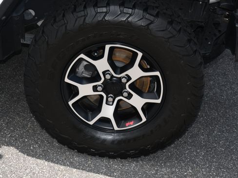 Used 2023 Jeep Wrangler Unlimited Rubicon w/ Cold Weather Group AWD/4WD image 23