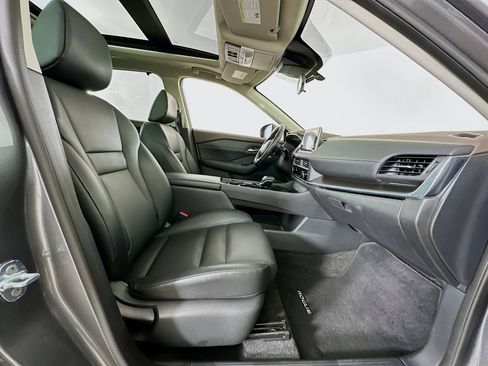 Used 2023 Nissan Rogue SV w/ SV Premium B Package image 31