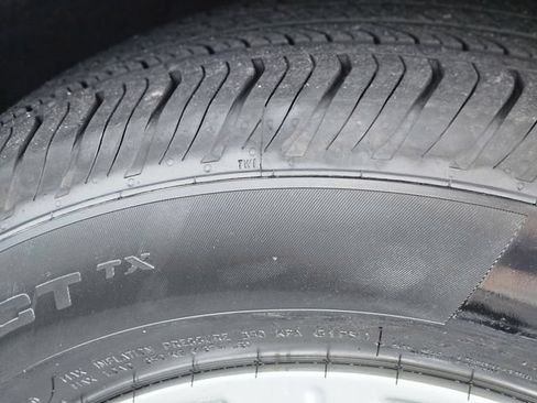 Used 2025 Ford Escape Active AWD/4WD image 11