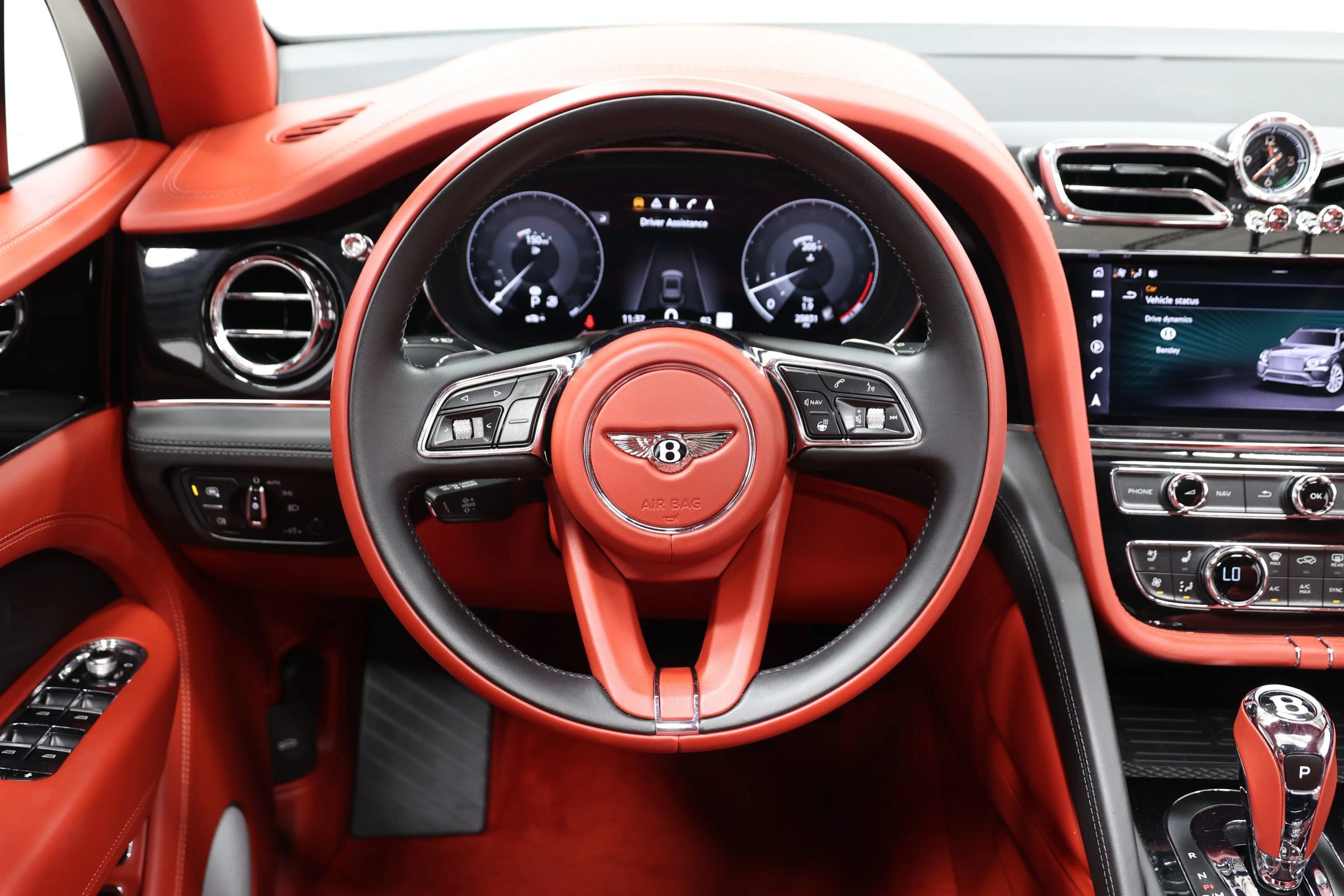 Used 2022 Bentley Bentayga AWD/4WD image 28