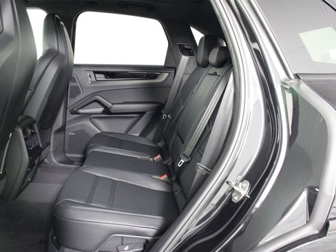 New 2026 Porsche Cayenne GTS image 18