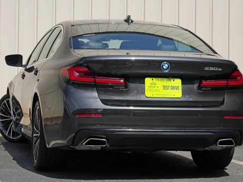 Used 2022 BMW 530e w/ Premium Package RWD image 6