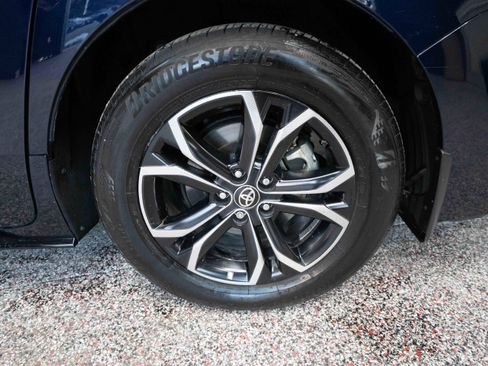 Used 2025 Toyota Sienna Platinum image 31