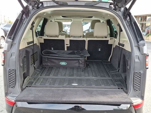 Used 2020 Land Rover Discovery Landmark image 30