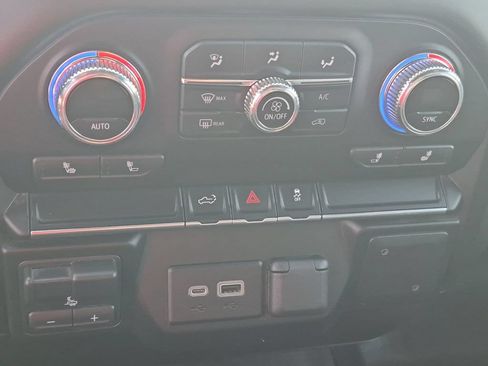 Used 2022 GMC Sierra 2500 SLE w/ SLE Value Package; AWD/4WD image 18