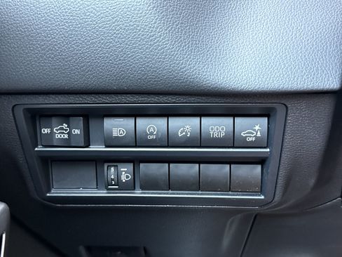 Used 2024 Toyota Tundra Limited AWD/4WD image 19