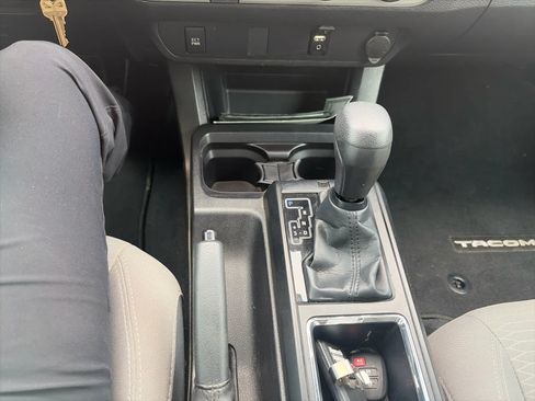 Used 2019 Toyota Tacoma SR w/ SR Convenience Package RWD image 8