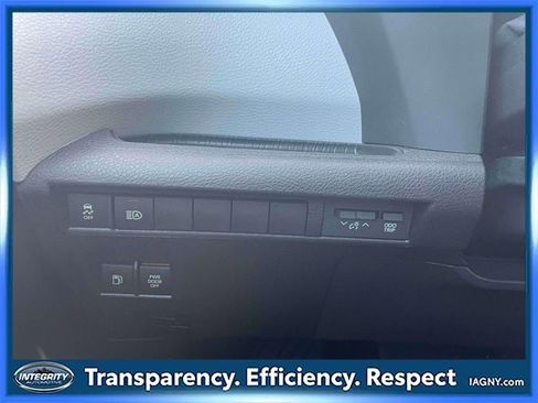 Used 2025 Toyota Sienna XSE image 22