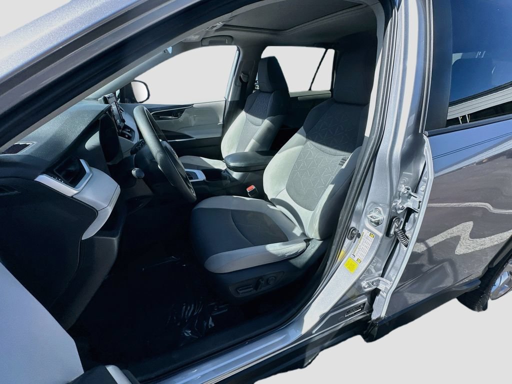 Used 2022 Toyota RAV4 XLE w/ Convenience Package FWD image 19