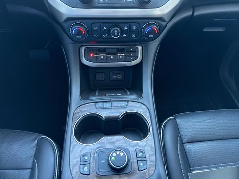 Used 2021 GMC Acadia Denali w/ Denali Technology Package image 12