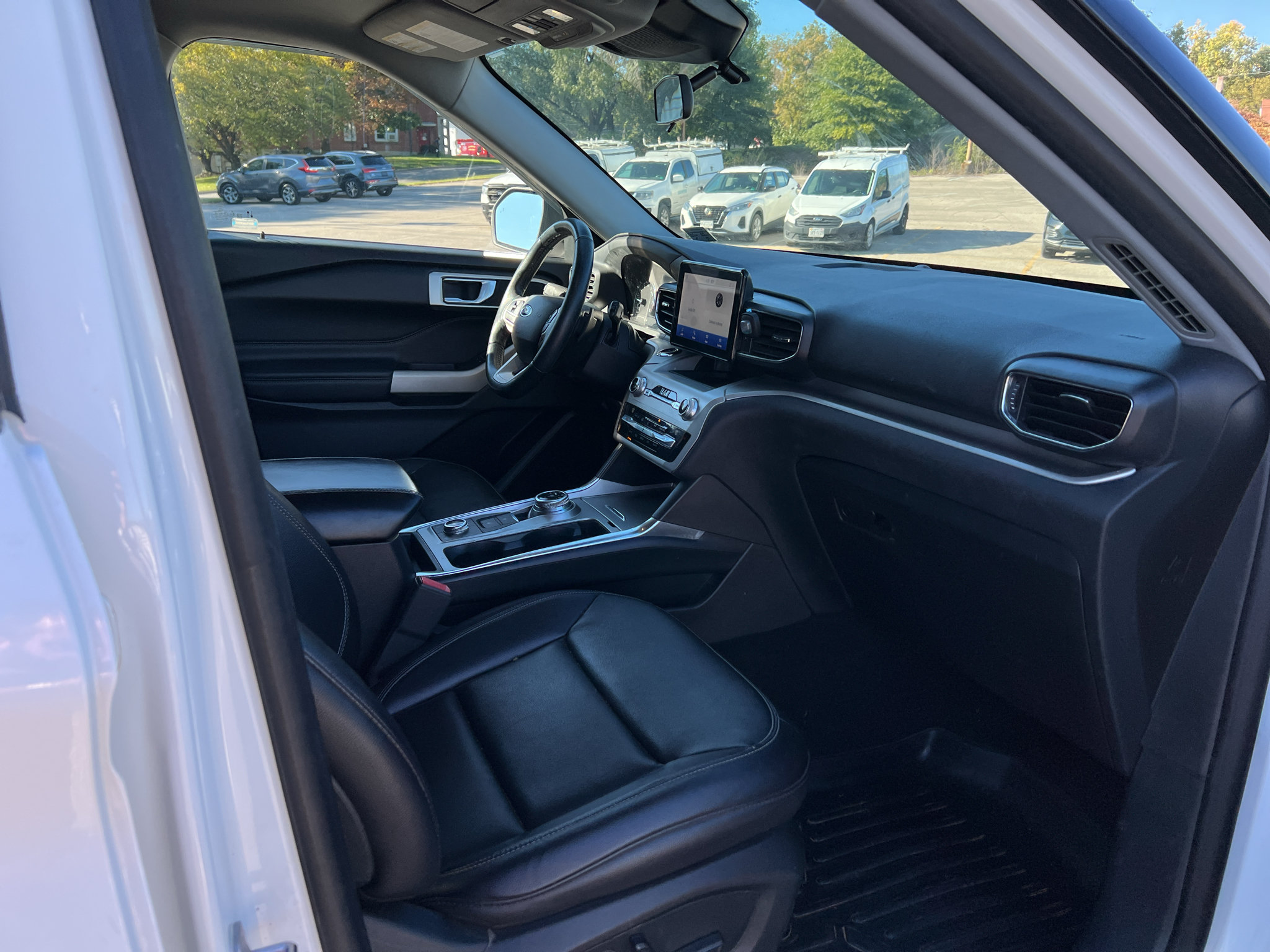Used 2020 Ford Explorer XLT w/ Equipment Group 202A AWD/4WD image 9