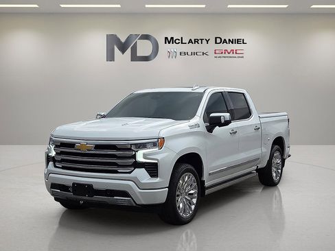 Used 2025 Chevrolet Silverado 1500 High Country image 2