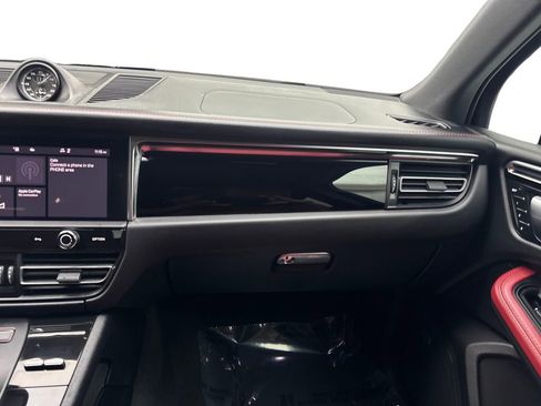 Used 2024 Porsche Macan AWD/4WD image 57