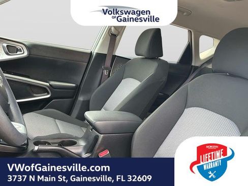 Used 2025 Kia Soul LX w/ LX Technology Package FWD image 18