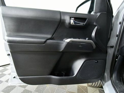 Used 2020 Toyota Tacoma Limited image 21