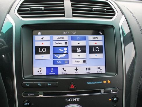 Used 2017 Ford Explorer Platinum image 28