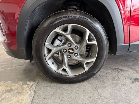 Used 2025 Chevrolet Trax LT image 28