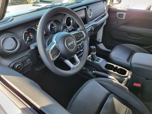 Used 2023 Jeep Wrangler Sahara image 3