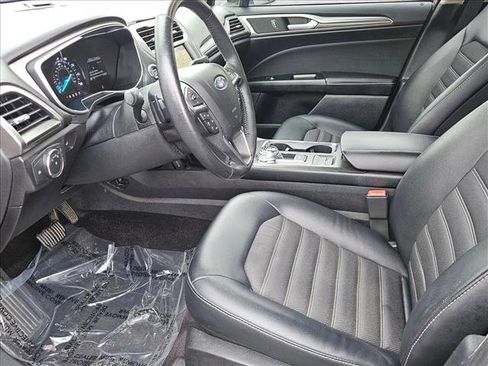 Used 2017 Ford Fusion SE w/ Equipment Group 201A image 15
