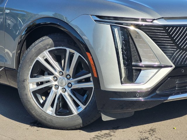 Certified 2024 Cadillac Lyriq Tech RWD image 9