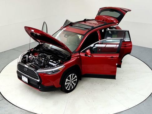 Certified 2023 Toyota Corolla Cross XLE w/ Convenience Package AWD/4WD image 23