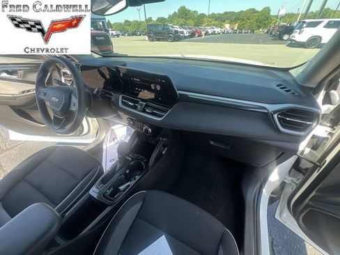 Used 2025 Chevrolet TrailBlazer LT FWD image 34