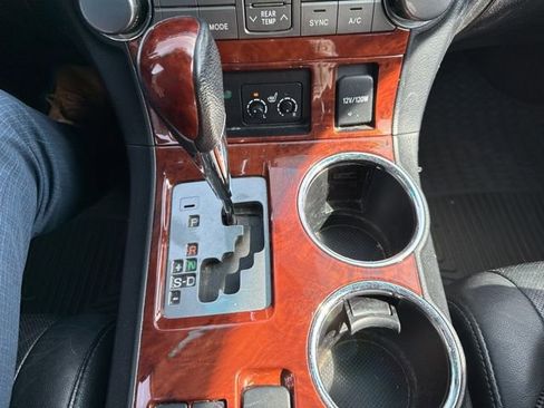 Used 2011 Toyota Highlander Limited w/ Tow Pkg image 15