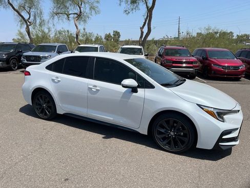 Used 2024 Toyota Corolla SE w/ Convenience Package FWD image 6