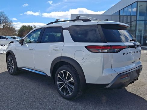 New 2026 Nissan Pathfinder Platinum image 3