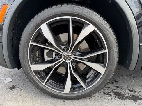 Used 2024 Volkswagen Tiguan SEL R-Line image 24