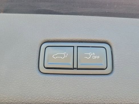 Used 2025 Kia Carnival EX FWD image 10