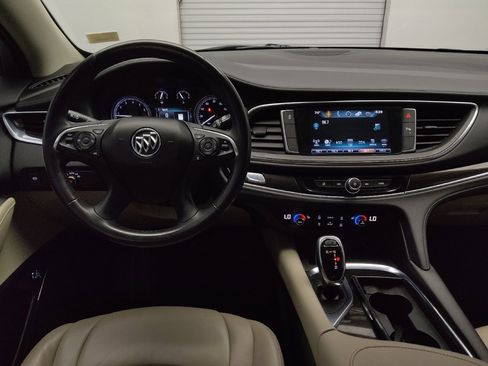 Used 2018 Buick Enclave Essence image 22