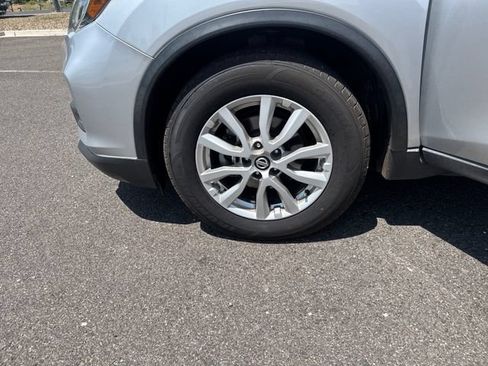 Used 2018 Nissan Rogue SV FWD image 10