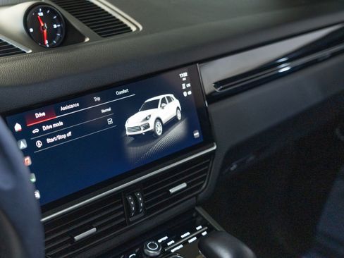 Certified 2023 Porsche Cayenne AWD/4WD image 19