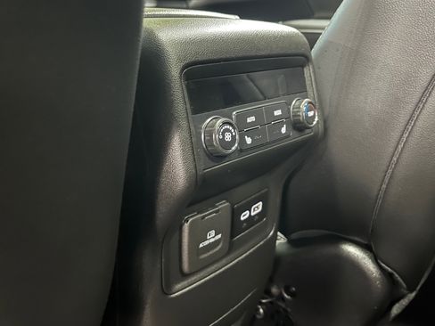 Certified 2023 GMC Acadia SLT w/ Elevation Edition image 10