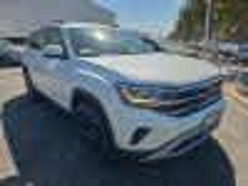 Used 2023 Volkswagen Atlas SE w/ Black Wheel Package FWD image 15