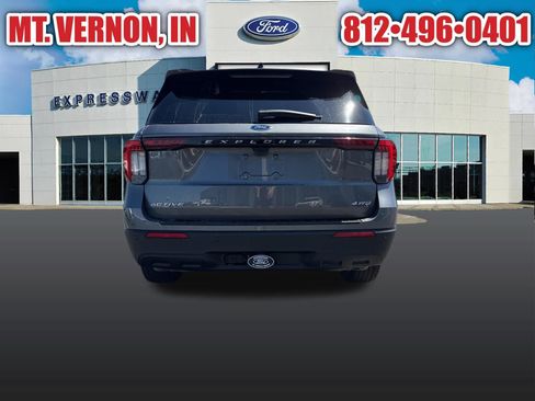 Used 2025 Ford Explorer Active AWD/4WD image 5