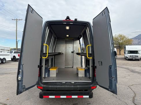 Used 2018 Mercedes-Benz Sprinter 2500 image 19