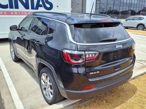 Used 2024 Jeep Compass Latitude AWD/4WD image 3