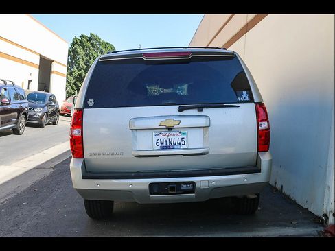 Used 2013 Chevrolet Suburban LT RWD image 14
