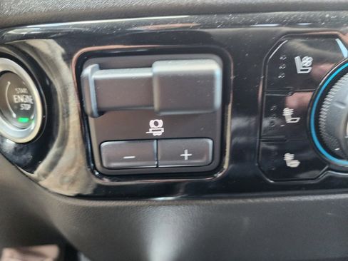 Used 2024 Chevrolet Silverado 2500 LTZ w/ LTZ Convenience Package image 41