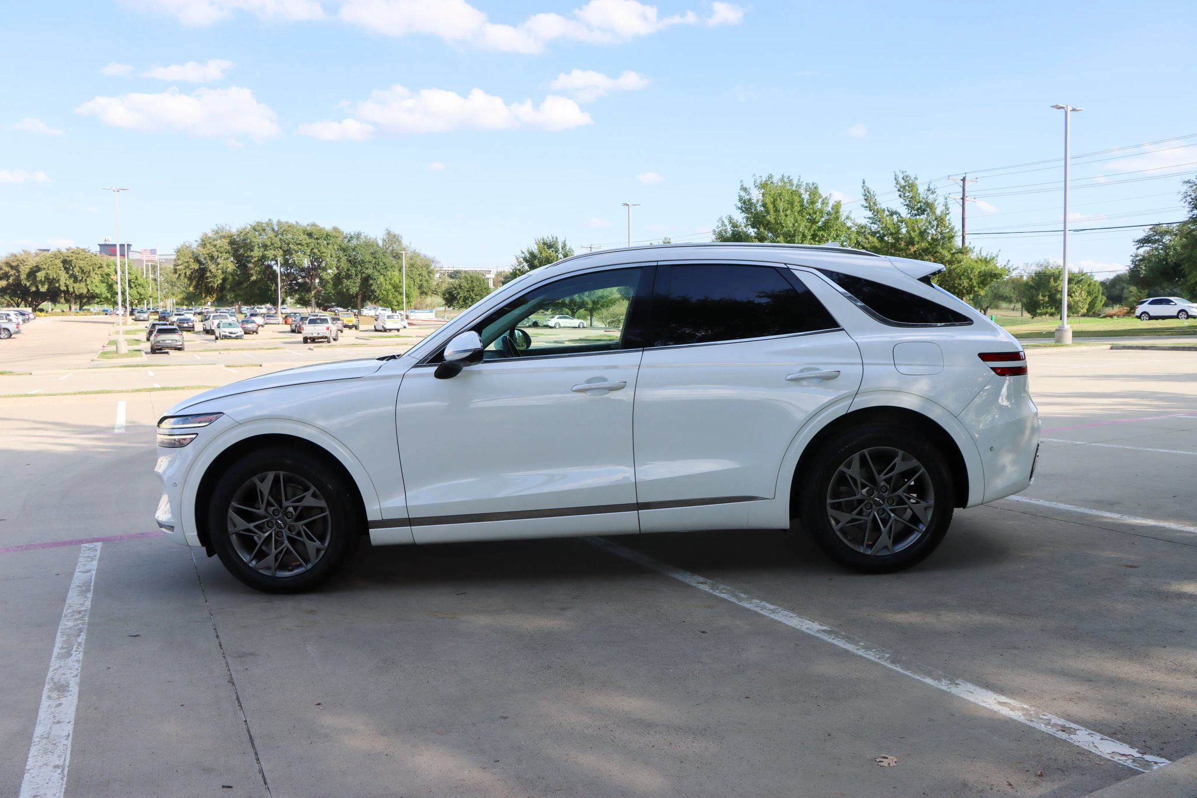 Used 2022 Genesis GV70 2.5T w/ Advanced Package AWD/4WD image 4