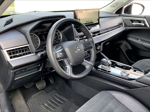Used 2025 Mitsubishi Outlander SE AWD/4WD image 12