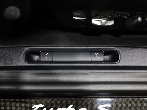 Used 2019 Porsche 911 Turbo S image 33